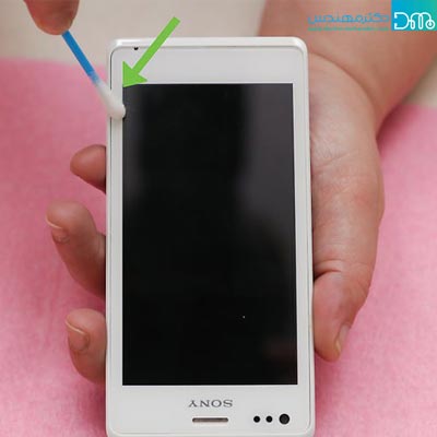 با گوشپاککن درزها و حفرههای گوشی را پاک کنید zedofoni kardan mobile